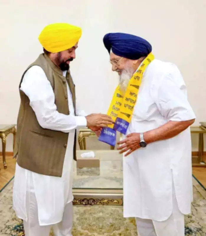 Rajmohinder Singh Majitha Joins AAP, Boosts Party in Majha Region