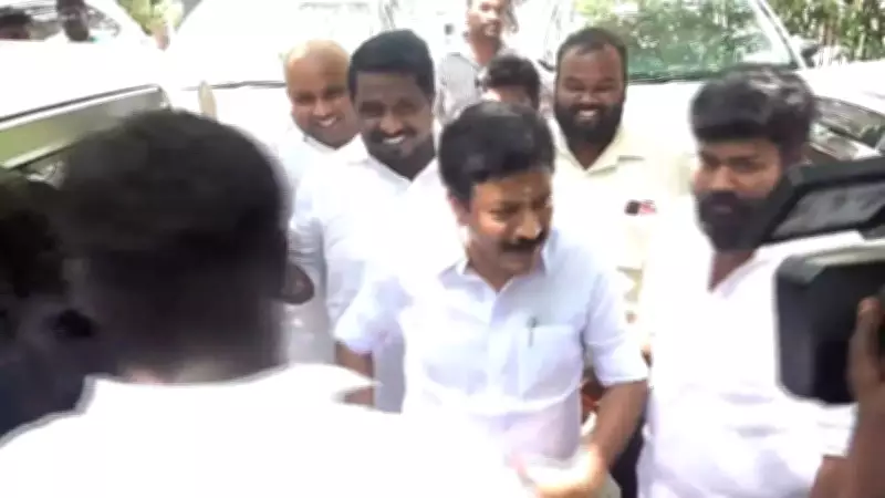 Rebel AIADMK MLAs Meet Palaniswami After Backing CM Vijay in Floor Test