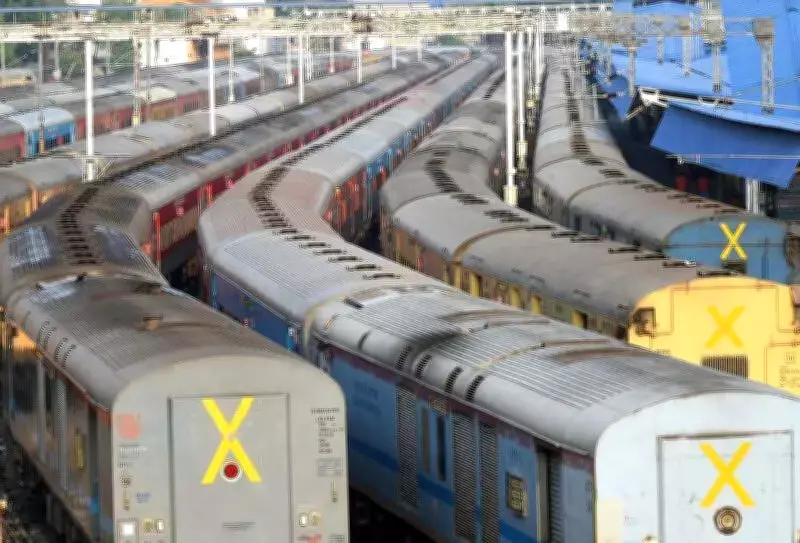 RPF Warns Against Footboard Travel After 37 Falls on Trains