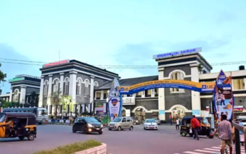 Rs 495 Crore Railway Station Revamp May Not Solve Overcrowding