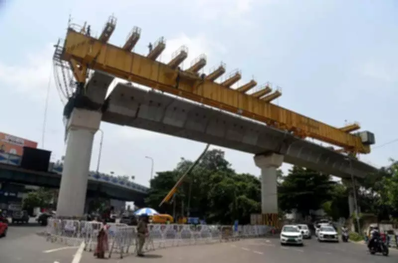 RVNL Completes Key Metro Viaduct Work at Kolkata's Chingrighata Crossing