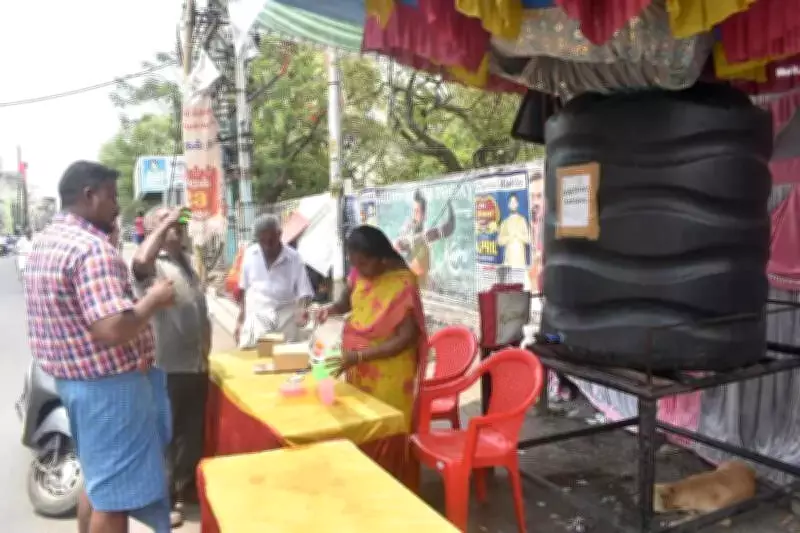 Salem Corporation Sets Up Water Stalls to Combat Summer Heat
