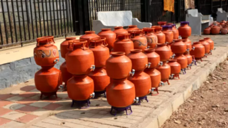 Scorching Heat Drives Demand for Traditional Earthen Pots in Patna