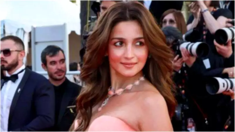 Shobhaa De Slams Alia Bhatt's Cannes Looks, Says No One Recognised Her