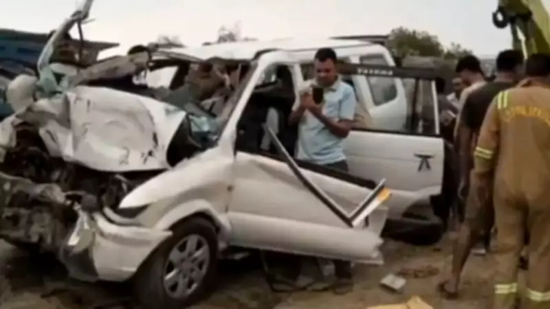Six Killed, Four Injured in Jalaun Road Accident After Driver Dozes Off