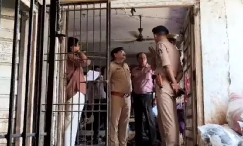 Tailor Stabbed to Death After Refusing Co-Worker's Request for Daughter's Number