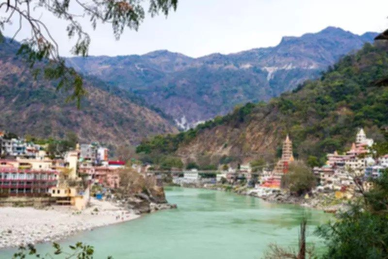 Teen swept away in Ganga while chasing his spectacles at Triveni Ghat