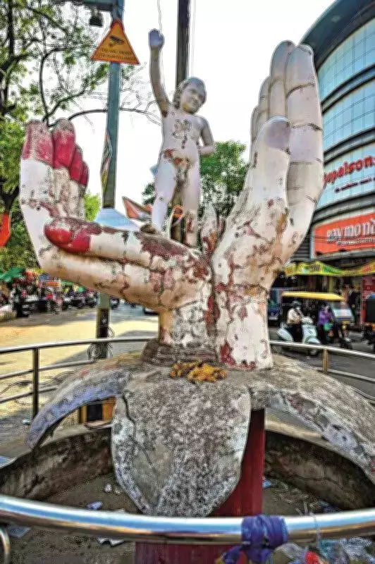The Untold Story of Nagpur's Nanga Putla: A Memorial to a Lost Child
