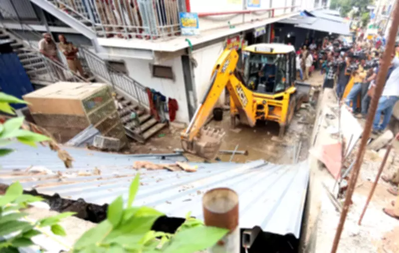 Thiruvananthapuram Corporation Demolishes Illegal Shops at Palayam Market