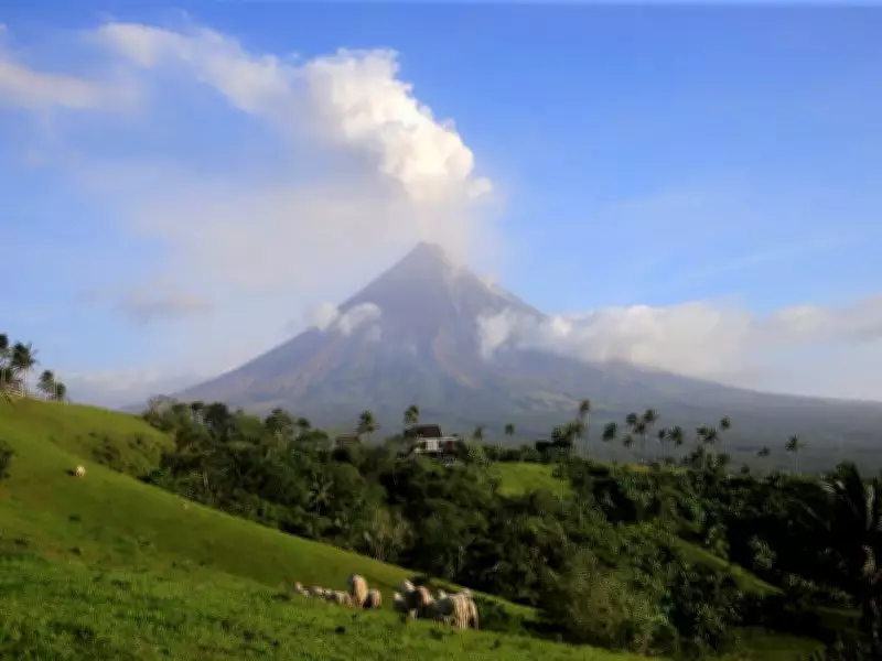 Thousands Evacuated as Mayon Volcano Erupts in Philippines