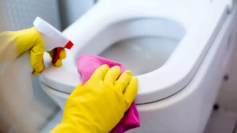 Toilet Base Cleaning Hack: White Vinegar for Germ-Free Bathroom
