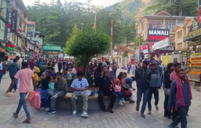 Tourist Inflow Picks Up in Kullu Manali as Plains Reel Under Heat