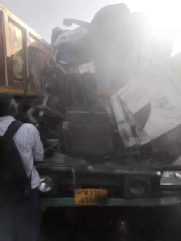 Truck driver killed in collision on Delhi-Gurgaon Expressway near Rathiwas