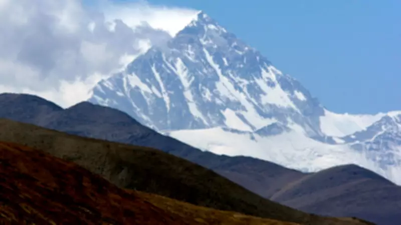 Two Indian Mountaineers Die While Descending from Mount Everest
