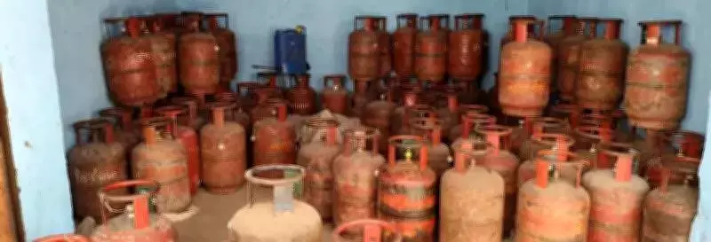 Two Men Arrested for Hoarding 40 LPG Cylinders in Chennai