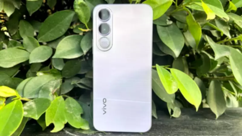 Vivo V70 FE Review: Glow-in-the-Dark Design, 200MP Camera, 7000mAh Battery