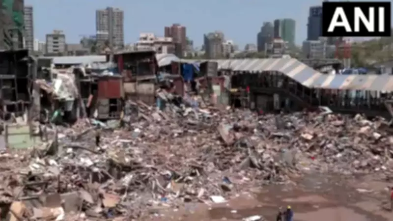 Western Railway Resumes Anti-Encroachment Drive in Mumbai's Bandra Amid Heavy Security