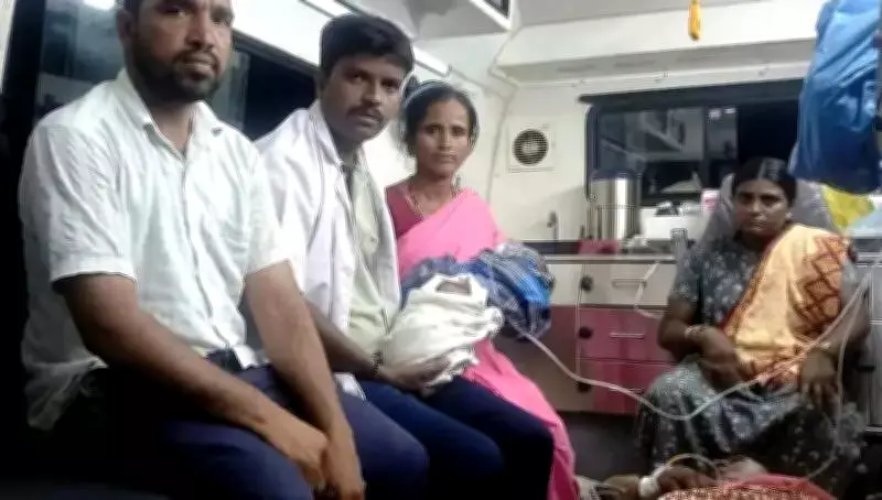 Woman Delivers Twin Babies in Ambulance in Karnataka's Hosapete