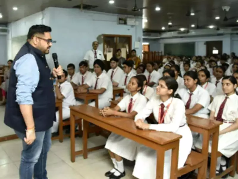 Wow! Momo Co-Founder Muralikrishnan Inspires Students at Times of India Event