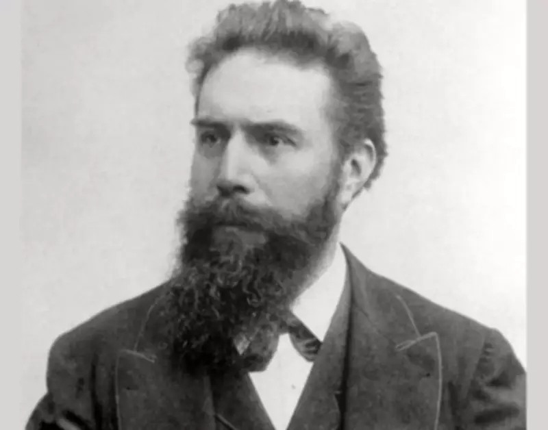 X-Ray Discovery: Wilhelm Röntgen's Accidental Breakthrough in Medicine