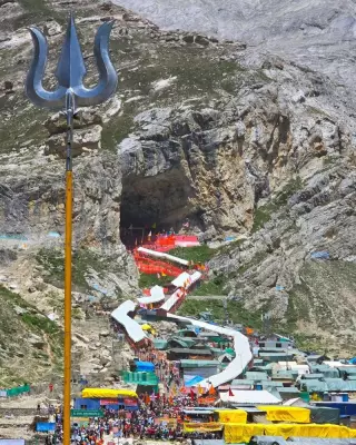 4 Youths from UP, MP Undertake 9-Month Dandavat Yatra to Amarnath Shrine