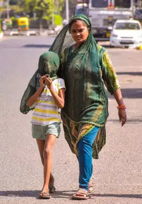 Ahmedabad Heatwave Returns: Mercury Hits 43.2°C, Yellow Alert Issued