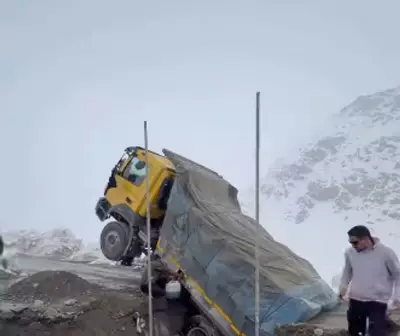 Bridge Collapse at Shinku La Pass Disrupts Padum-Darcha Connectivity