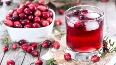 Cranberry Juice May Boost Antibiotic Effectiveness Against UTIs