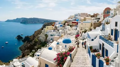 How Greece's Blue and White Houses Originated From a Cholera Outbreak
