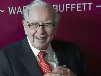 Warren Buffett Hails Tim Cook as 'One of a Kind' at Berkshire Meeting