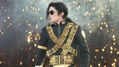 When Michael Jackson Chose a 15-Year-Old Fan On Stage in Mumbai
