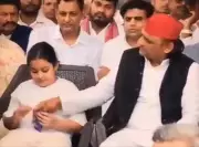 Akhilesh Yadav gives chocolate to Prateek's daughter at funeral, wins hearts