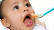 Baby-Led Weaning vs Spoon-Feeding: Finding the Middle Ground