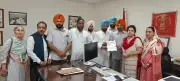 Congress workers protest in Fatehgarh Sahib, submit memorandum to DC