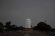 Lucknow Heat Rises as Duststorm Fails to Cool; Temp to Hit 40°C