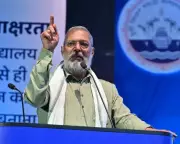 Nana Patekar Urges Distressed Farmers to Seek Help, Avoid Suicide