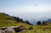 Paraglider Makes Emergency Landing on Busy Highway in Kullu