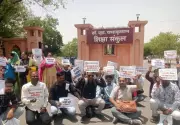 Parents Protest Over 1 Lakh RTE Admissions Pending in Jaipur