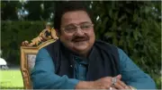Rakesh Bedi's Hilarious Traffic Signal Moment with Police Goes Viral