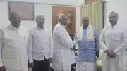 Siddaramaiah introduces son Yathindra to Rahul Gandhi, seeks his inclusion in new Karnataka government