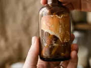Use Vegetable Shortening to Remove Stubborn Labels from Glass Jars