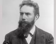 X-Ray Discovery: Wilhelm Röntgen's Accidental Breakthrough in Medicine