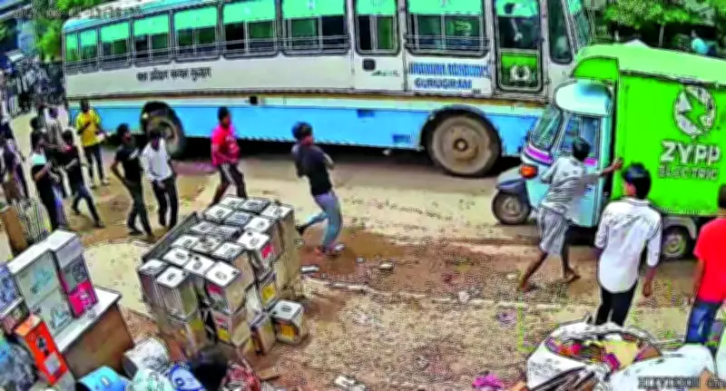 36-Year-Old Man Dies in Gurgaon Bus Accident, Trainee Driver Still at Large