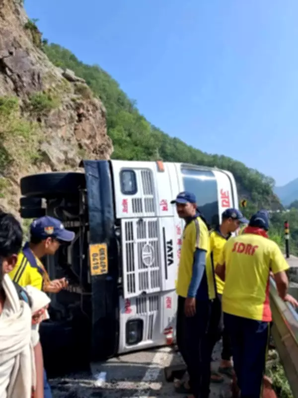 39 Pilgrims Escape as Char Dham Yatra Bus Overturns in Uttarakhand