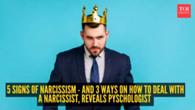 5 Signs of Narcissism and 3 Ways to Deal with a Narcissist, Says Psychologist