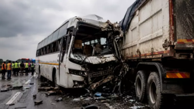 6 Killed, 20 Injured in Bus-Truck Collision on Vadodara Highway