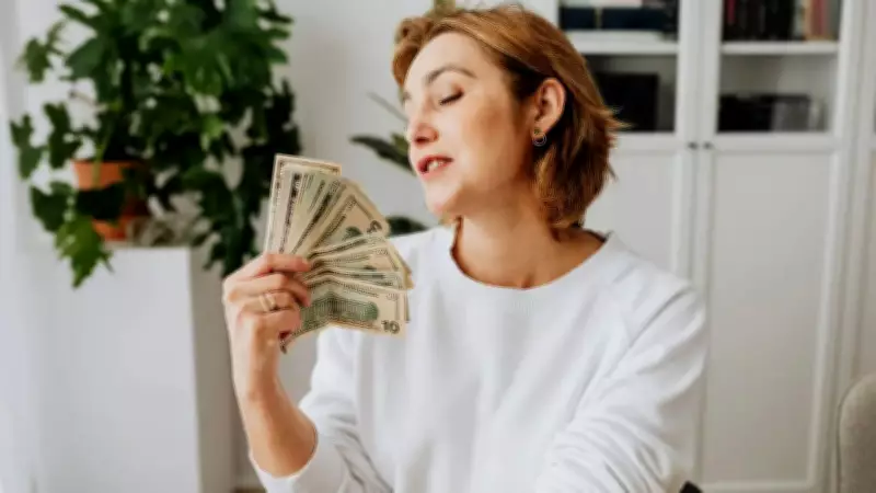 6 Signs a Working Woman Is Doing Well With Money: True Financial Wellness