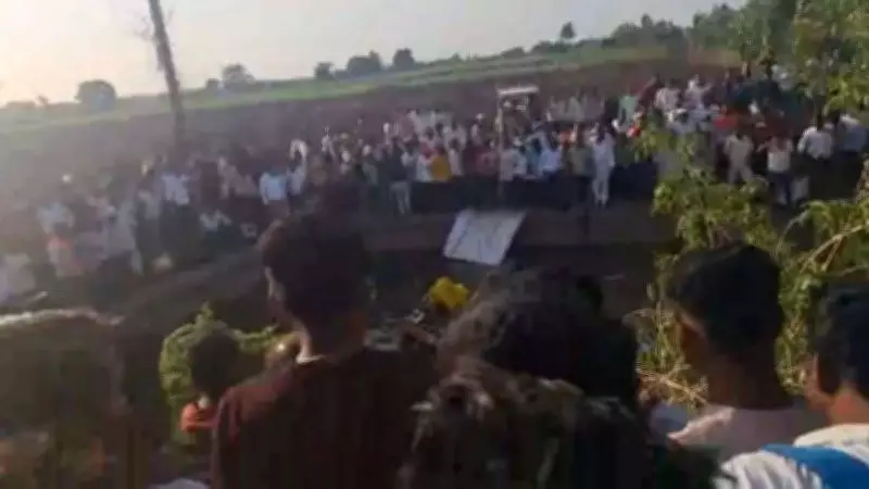 8 Killed, 7 Injured as Pilgrims' Van Falls into Well in Solapur