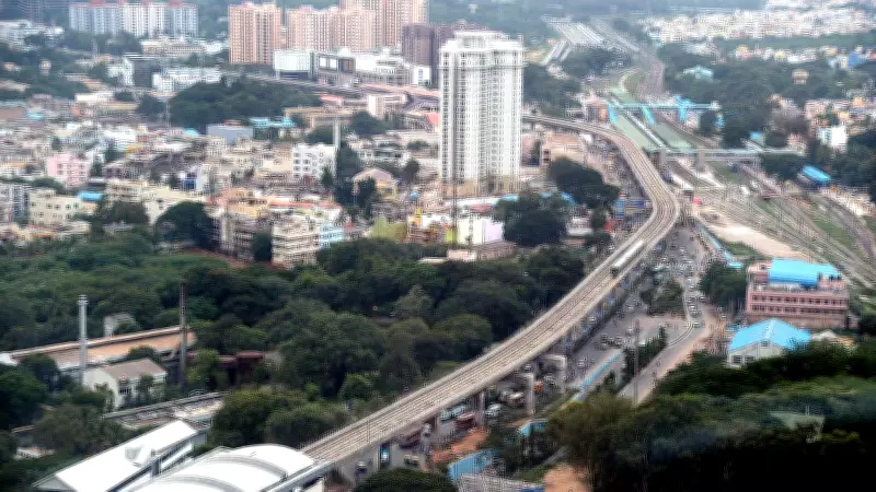 A Stranger at the Sixth Lap: Finding Green Spaces Near a Metro Station