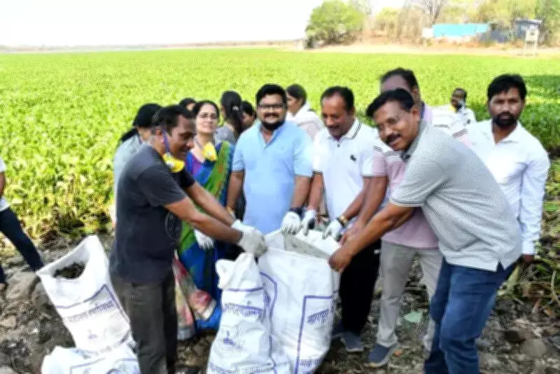 Ambazari Lake Cleanup Drive Sparks Safety, Waste Concerns in Nagpur
